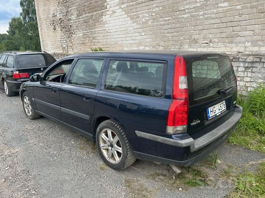 Volvo V70 2004 photo 2