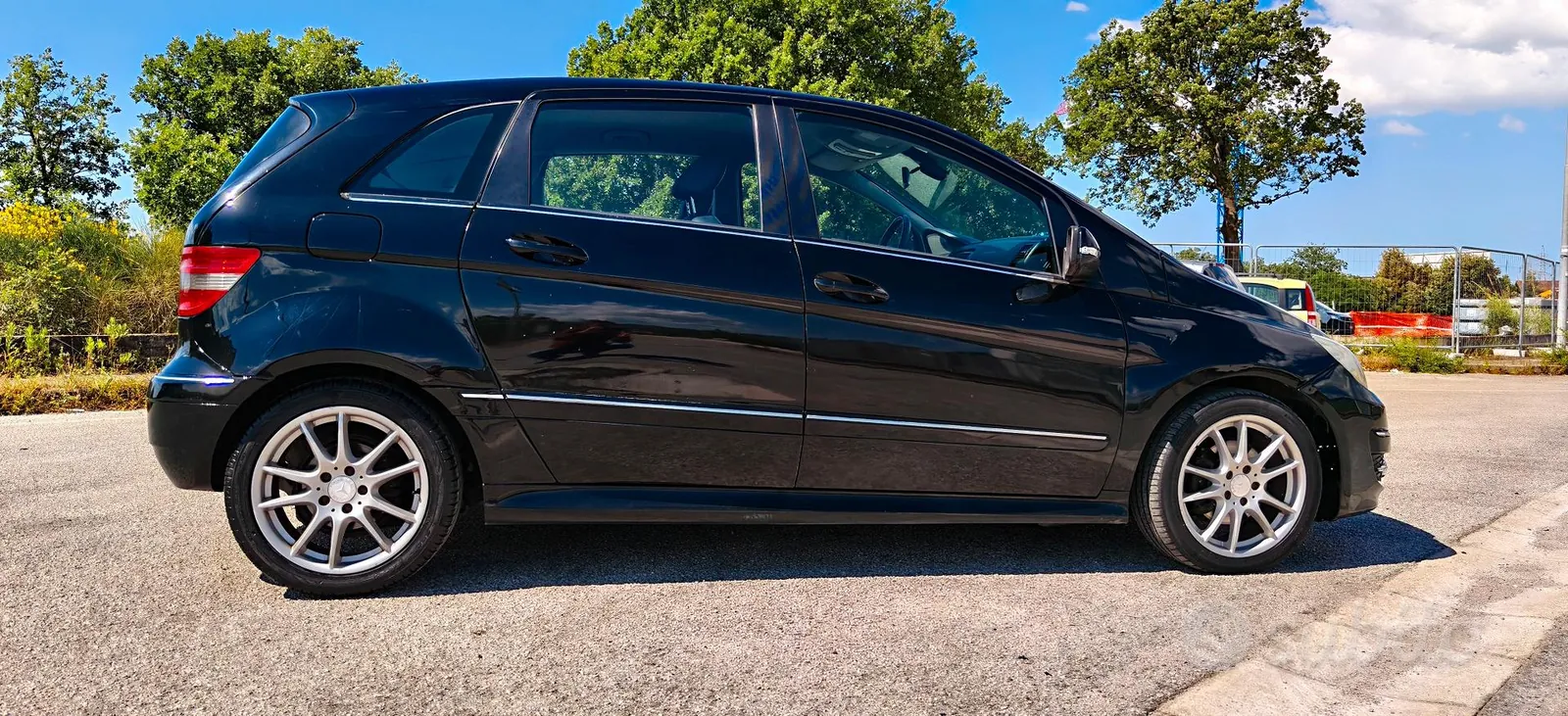 Mercedes-Benz B180 2009 photo 2
