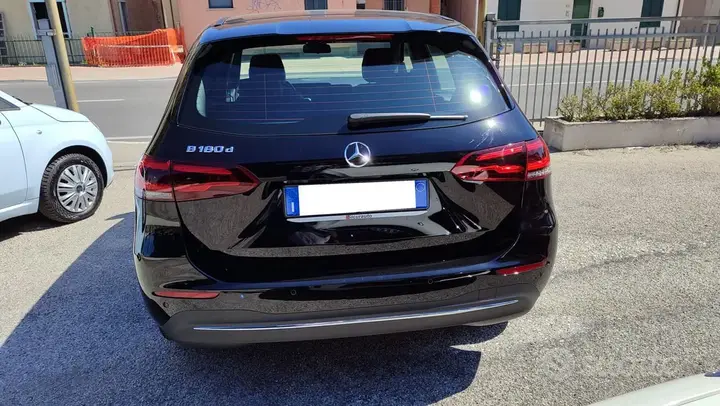 Mercedes-Benz B 180 2022 photo 3