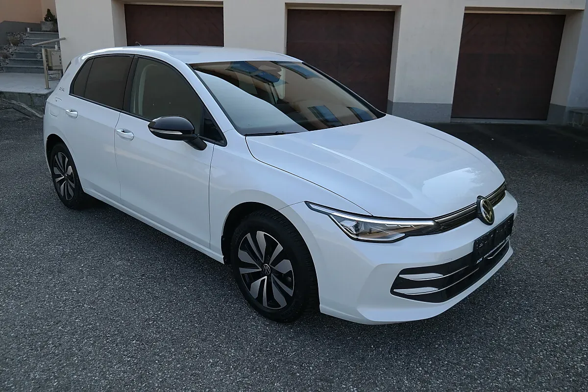 Volkswagen Golf 2025 photo 3