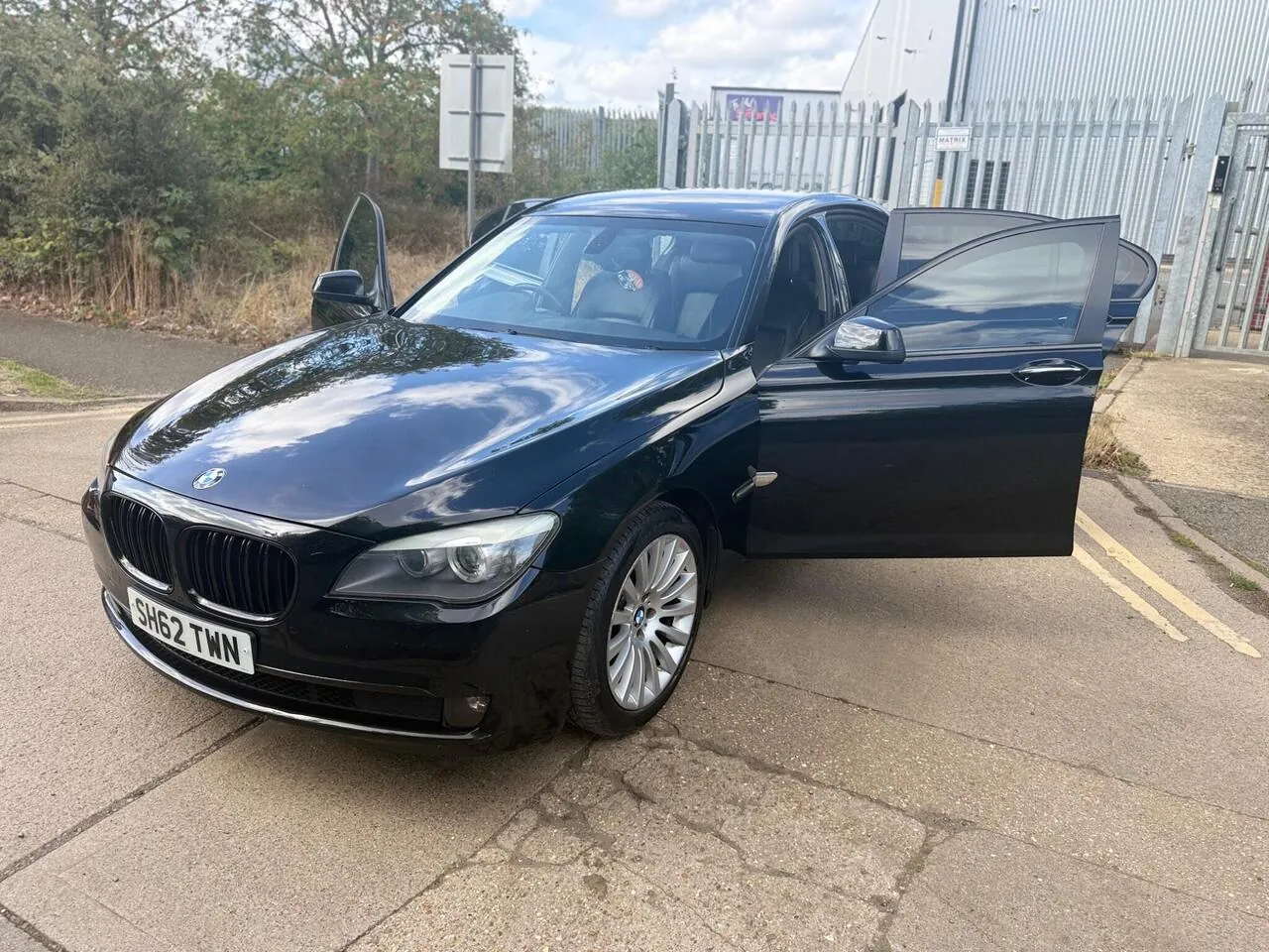 BMW 7 Series 2012 photo 4