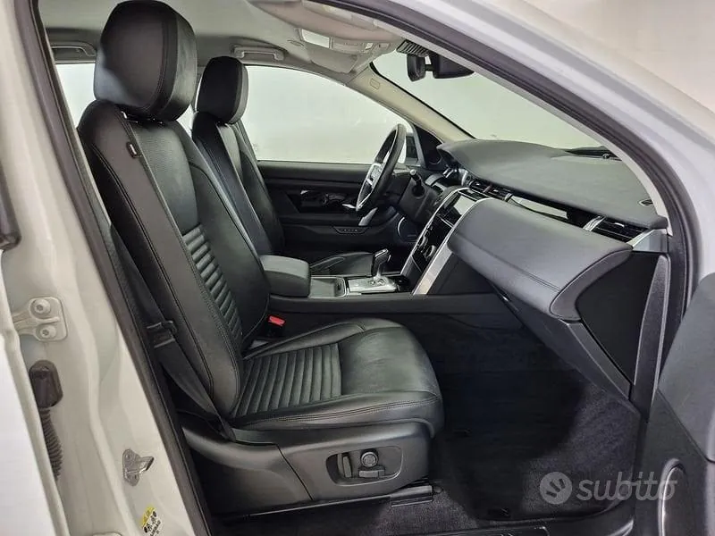 Land Rover Discovery Sport 2022 photo 3