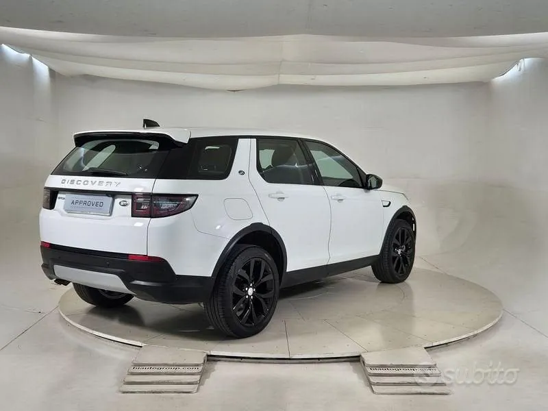 Land Rover Discovery Sport 2022 photo 2