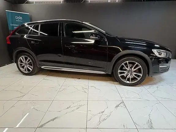Volvo V60 Cross Country 2016 photo 2