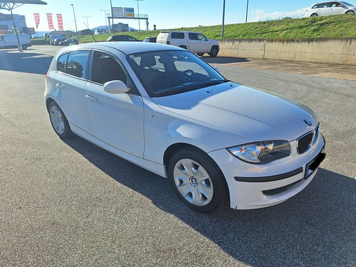 BMW 1 Series 2009 photo 2