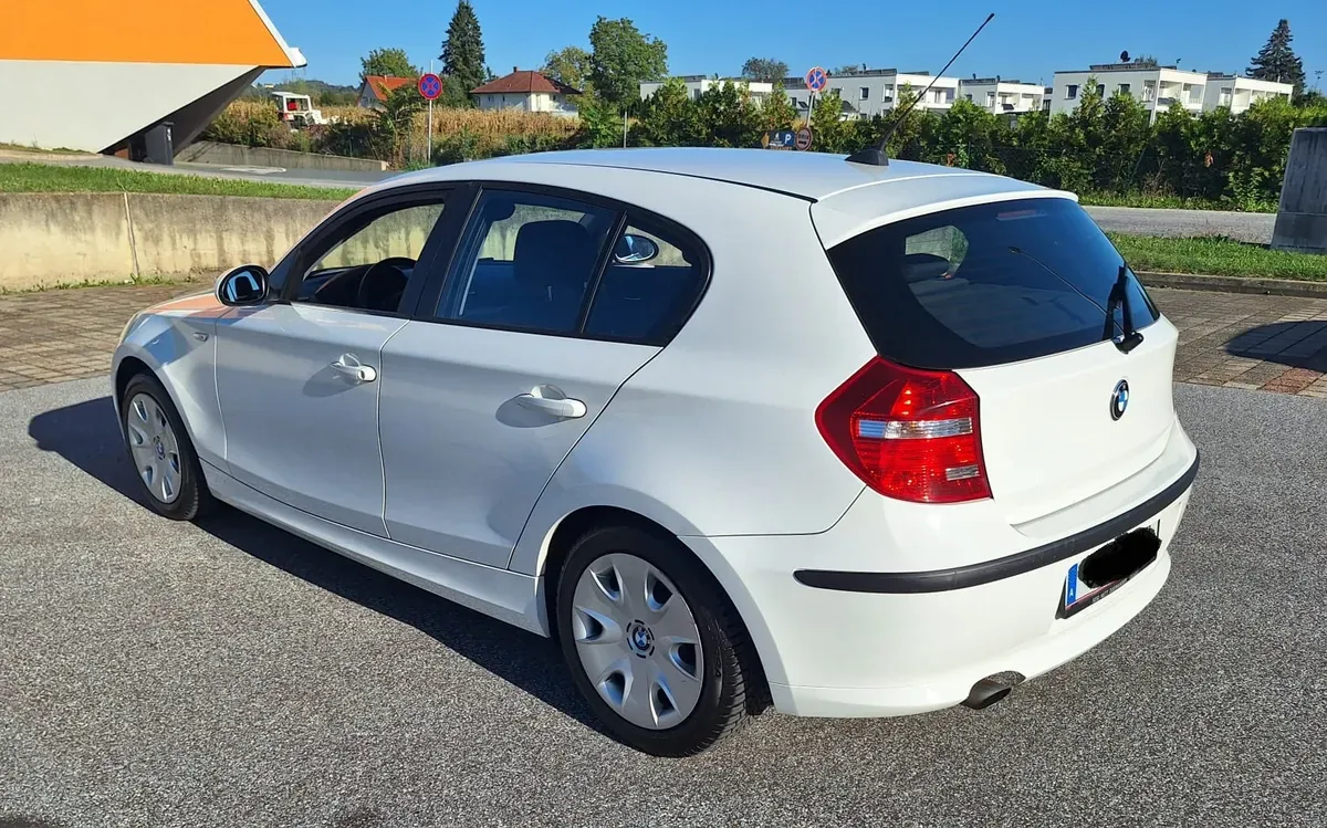 BMW 1 Series 2009 photo 3