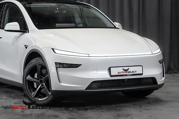 Tesla Model Y 2025 photo 2