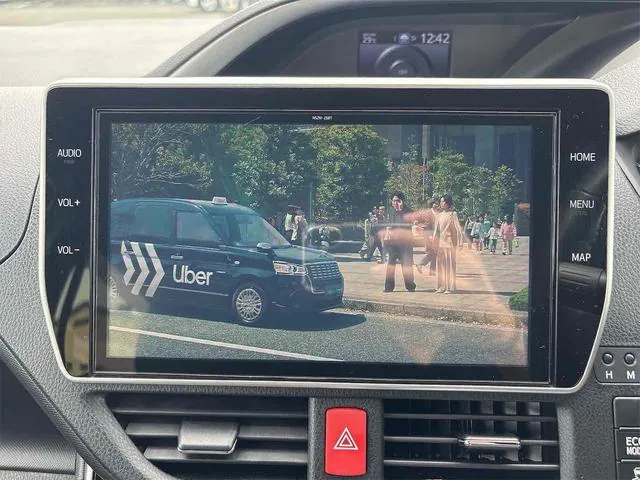 Toyota Voxy 2020 photo 3