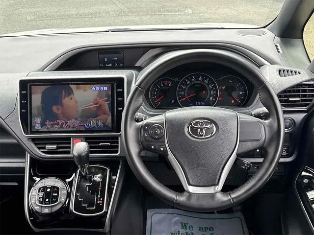 Toyota Voxy 2020 photo 2