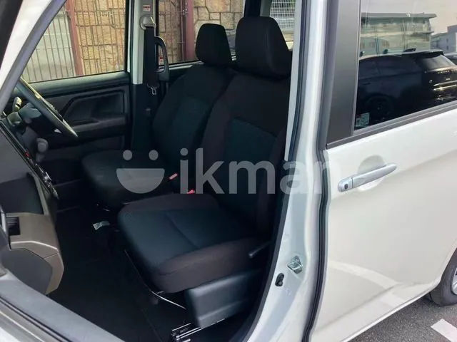 Toyota Roomy 2024 photo 5