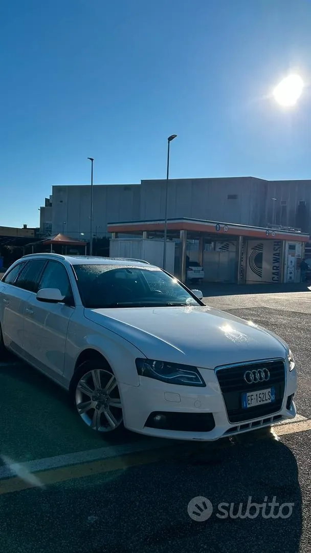 Audi A4 2010 photo 2