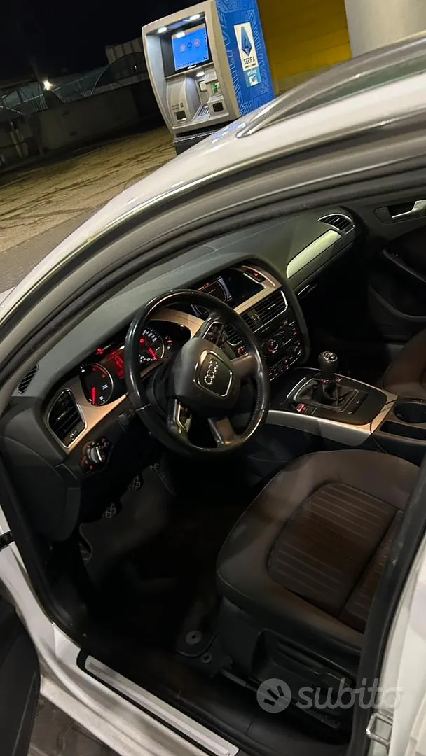 Audi A4 2010 photo 4