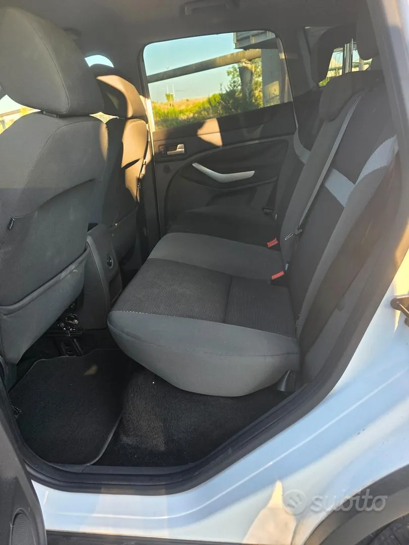 Ford Kuga 2012 photo 5