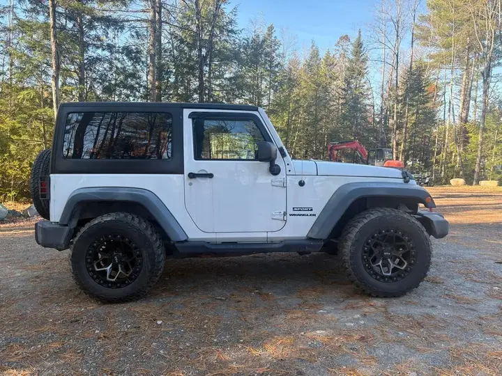 Jeep Wrangler 2012 photo 4
