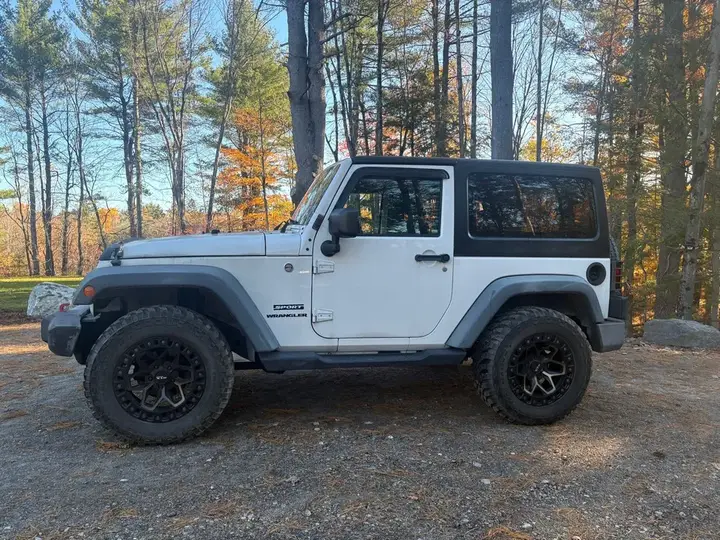 Jeep Wrangler 2012 photo 2