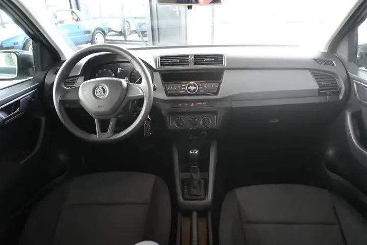 Skoda Fabia 2017 photo 2