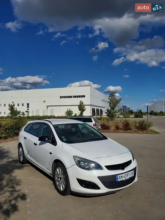 Opel Astra 2012 photo 3