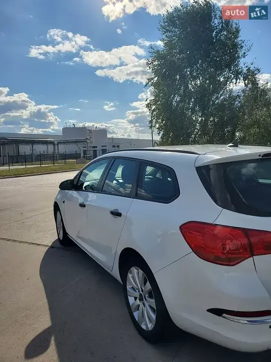 Opel Astra 2012 photo 5