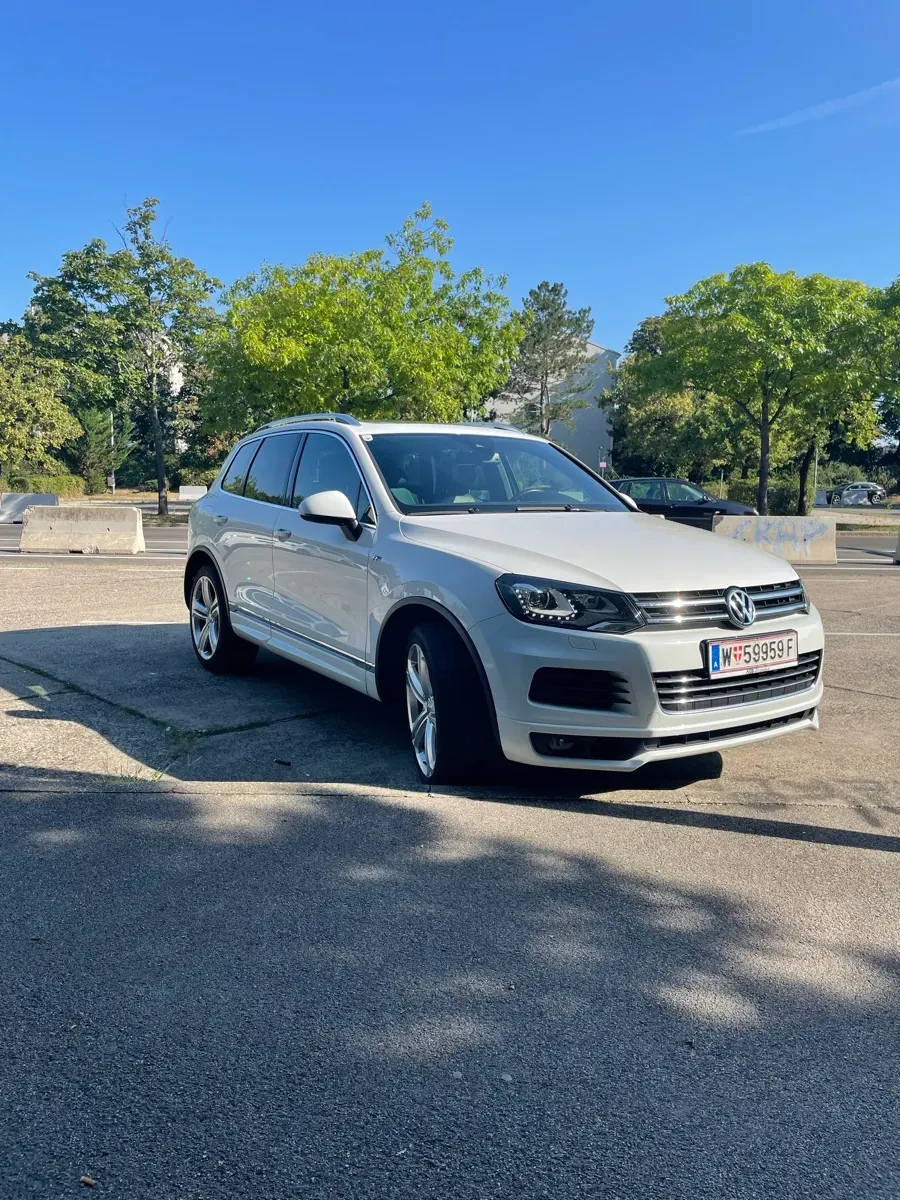 Volkswagen Touareg 2013 photo 2