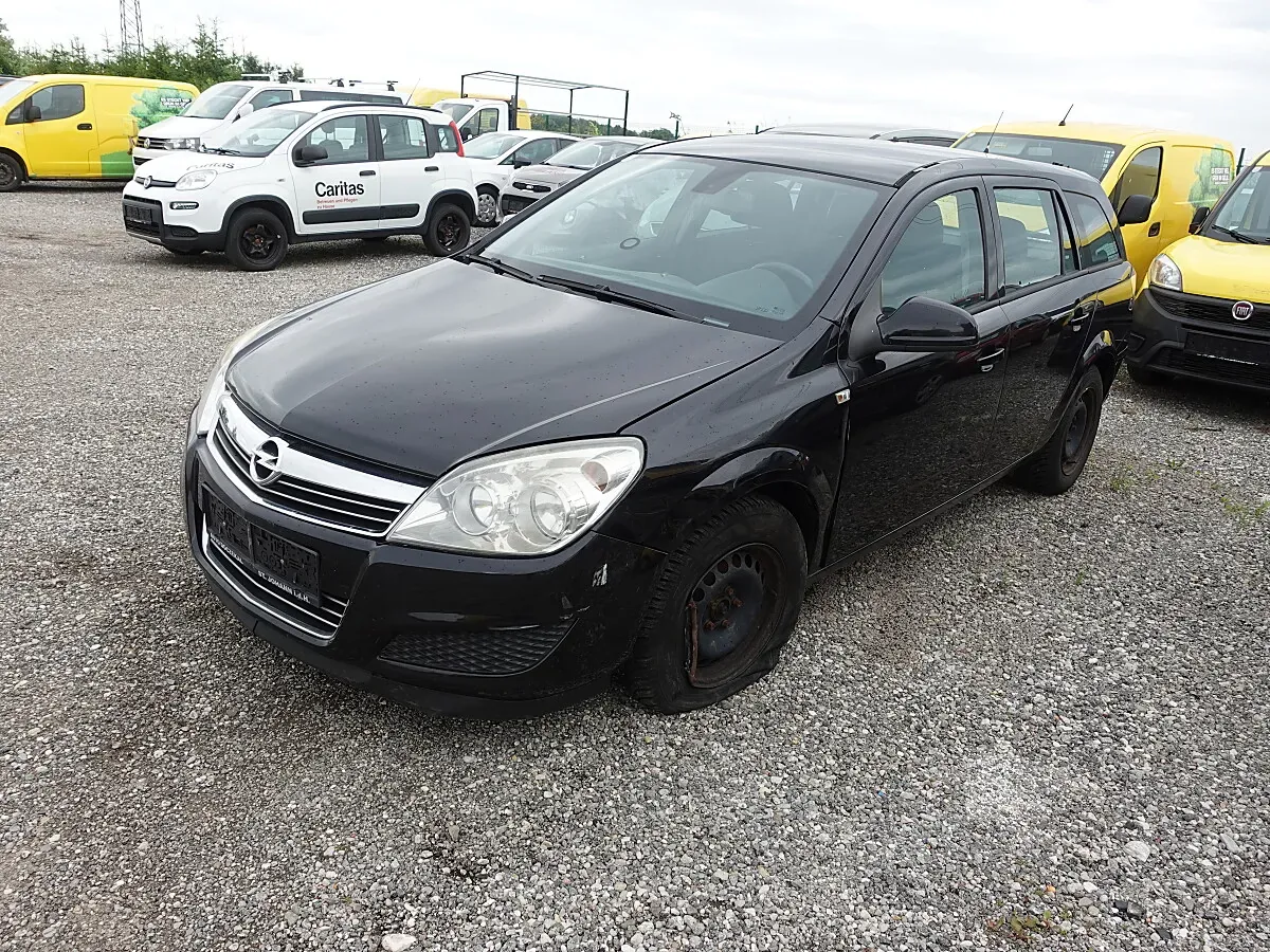 Opel Astra 2010 photo 2