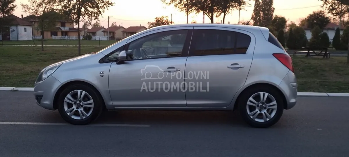 Opel Corsa D 2011 photo 2
