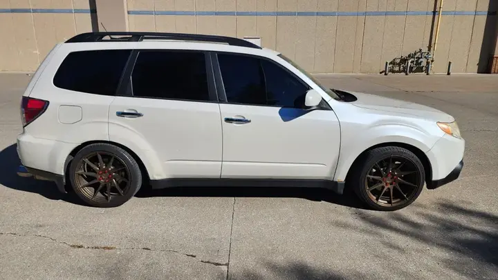Subaru Forester 2011 photo 2