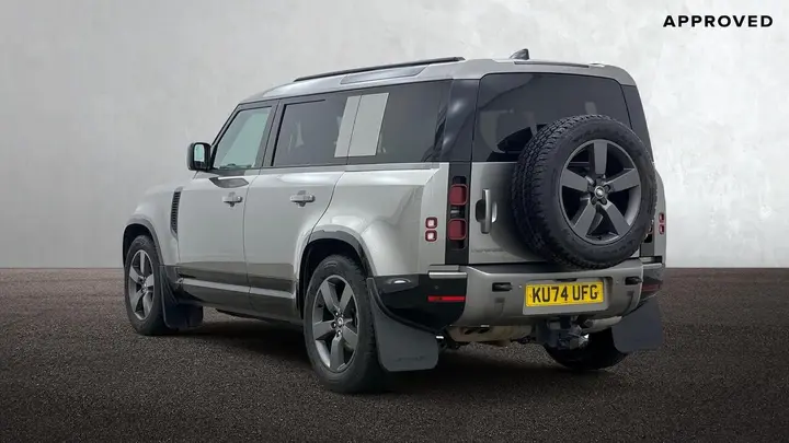 Land Rover Defender 110 2025 photo 2