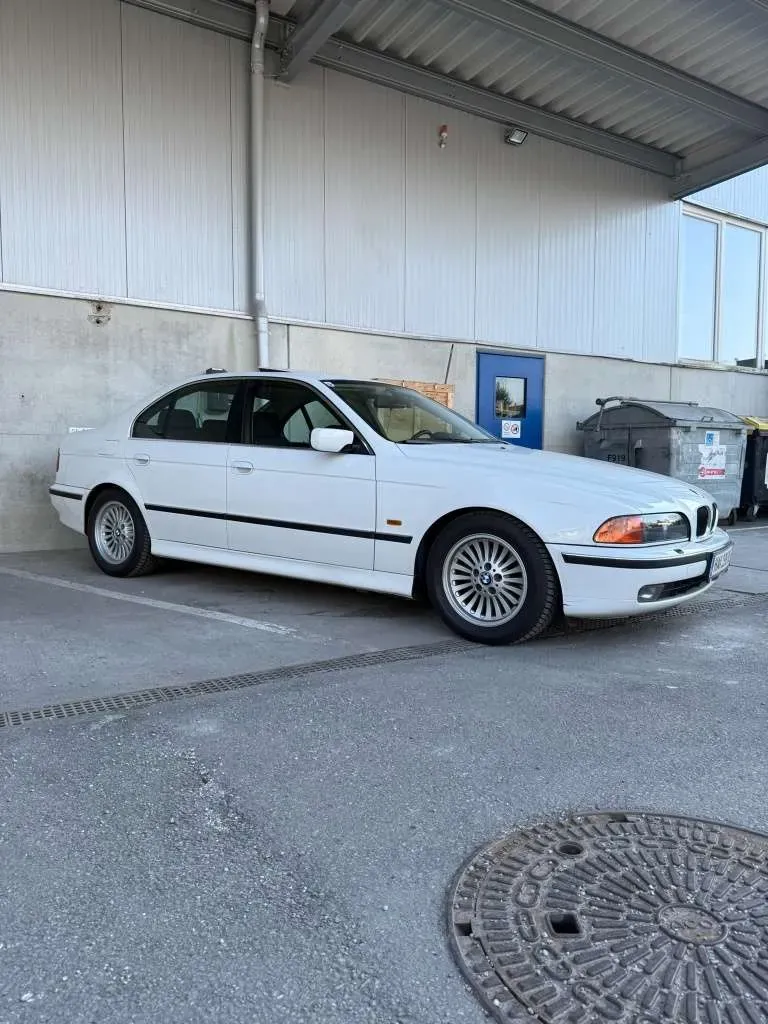 BMW 5Er-Reihe 523I 1998 photo 2