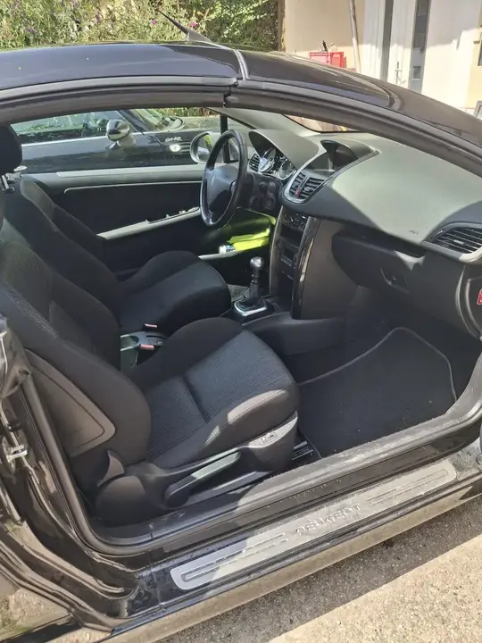 Peugeot 207 2010 photo 2