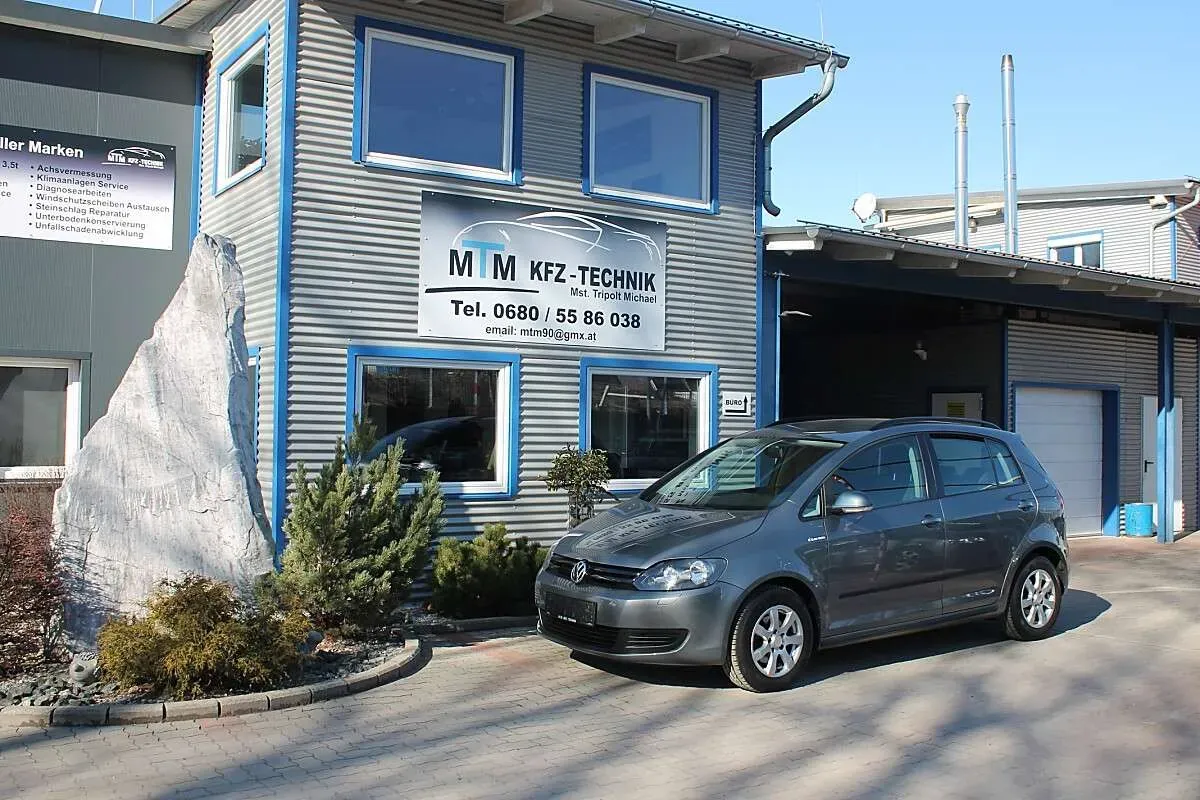 Volkswagen Golf 2011 photo 2