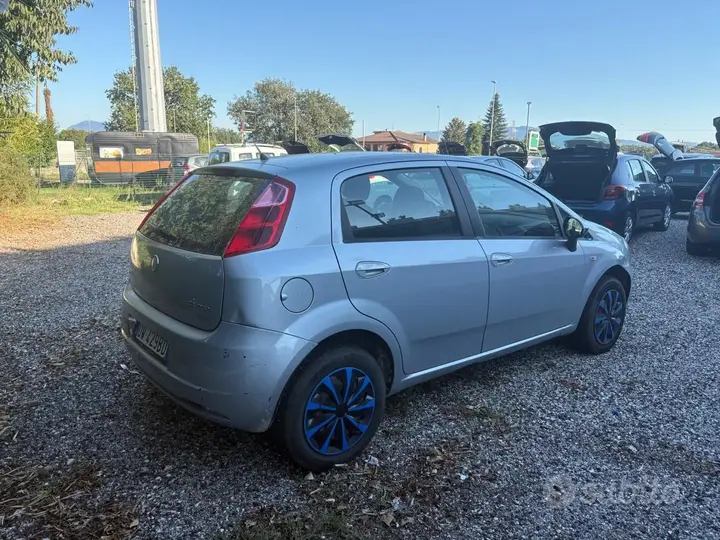 Fiat Grande Punto 2009 photo 3