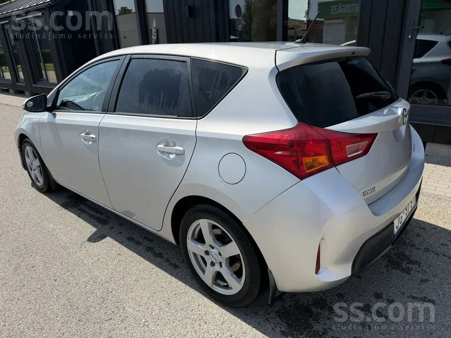 Toyota Auris 2013 photo 4