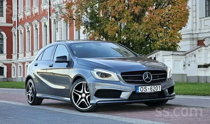 Mercedes-Benz A 180 2012 photo 2
