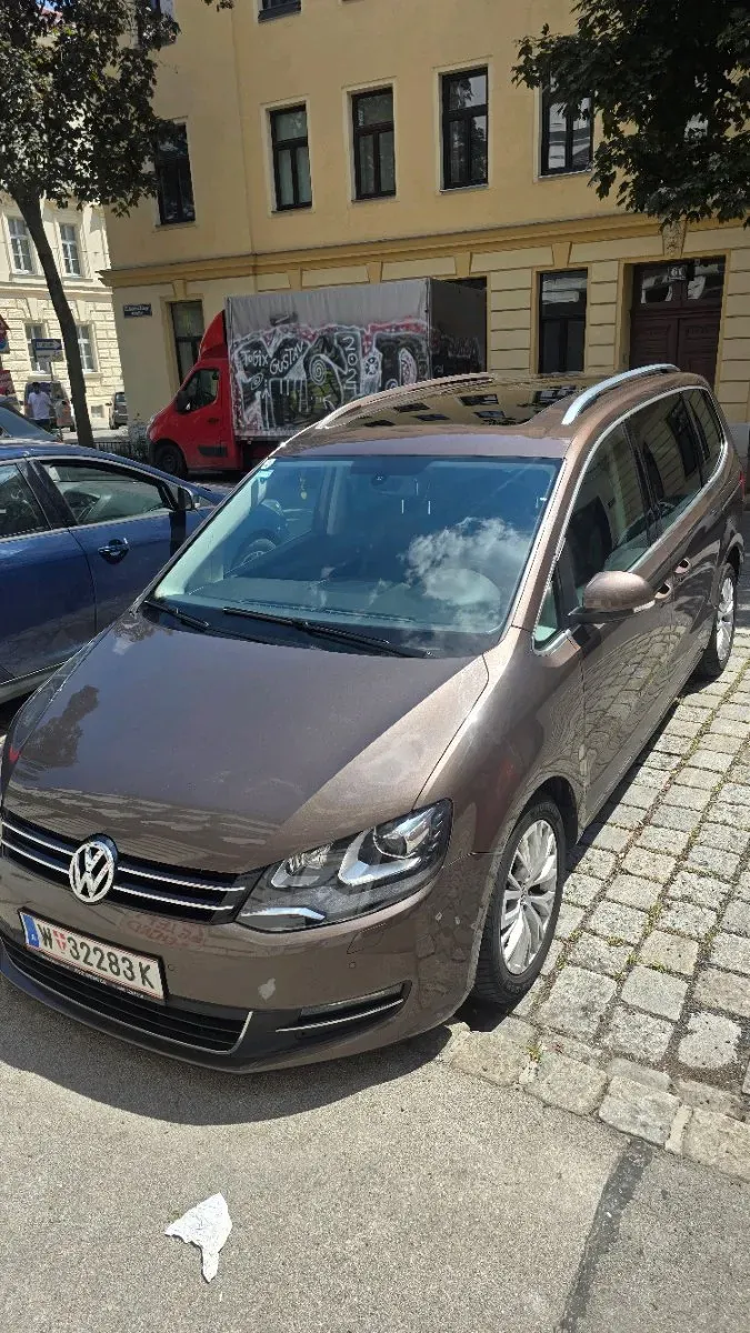 Volkswagen Sharan 2011 photo 2