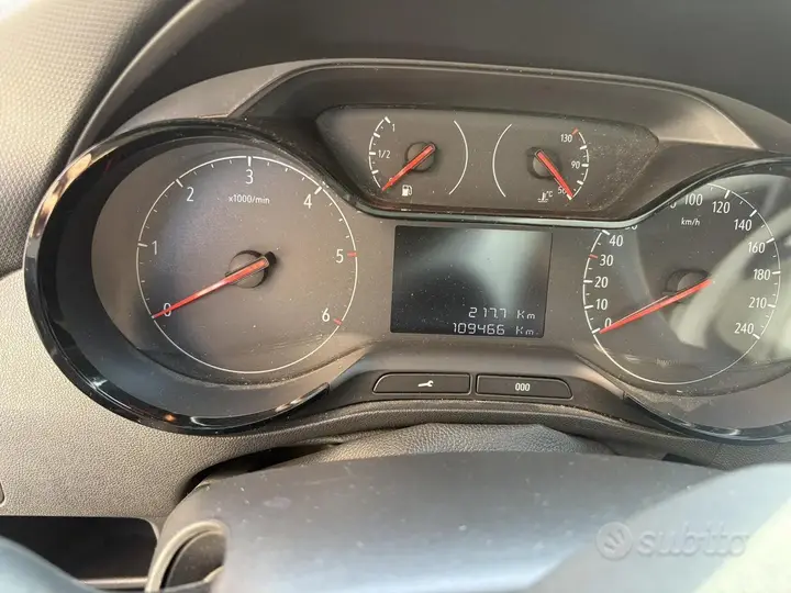 Opel Crossland 2018 photo 4