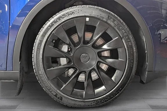 Tesla Model Y 2023 photo 3