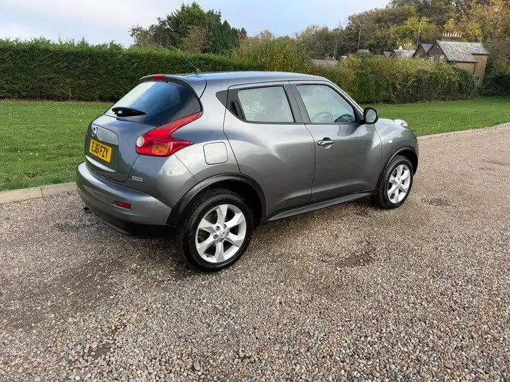 Nissan Juke 2011 photo 2