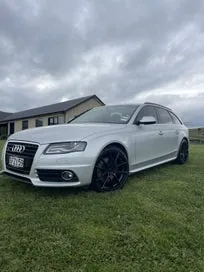 Audi A4 2012 photo 2