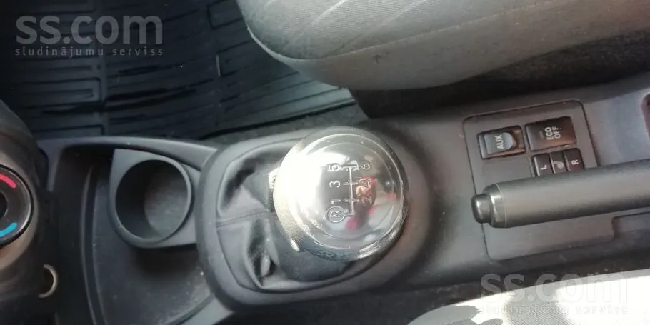 Toyota Yaris 2011 photo 5
