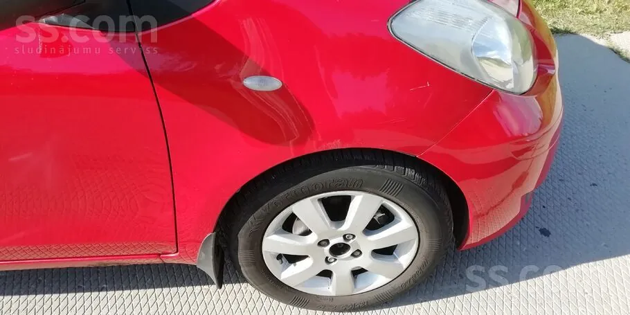 Toyota Yaris 2011 photo 2