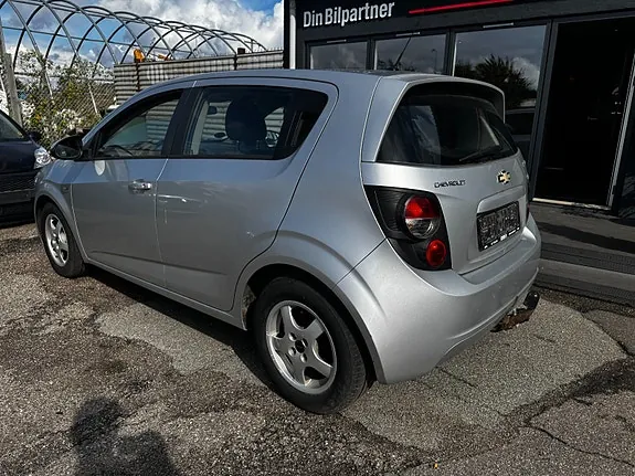 Chevrolet Aveo 2011 photo 3
