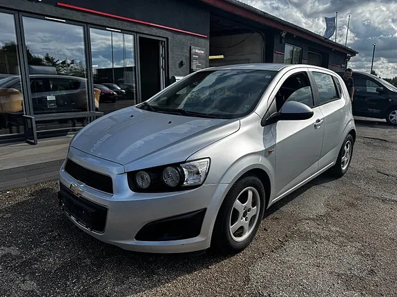 Chevrolet Aveo 2011 photo 2