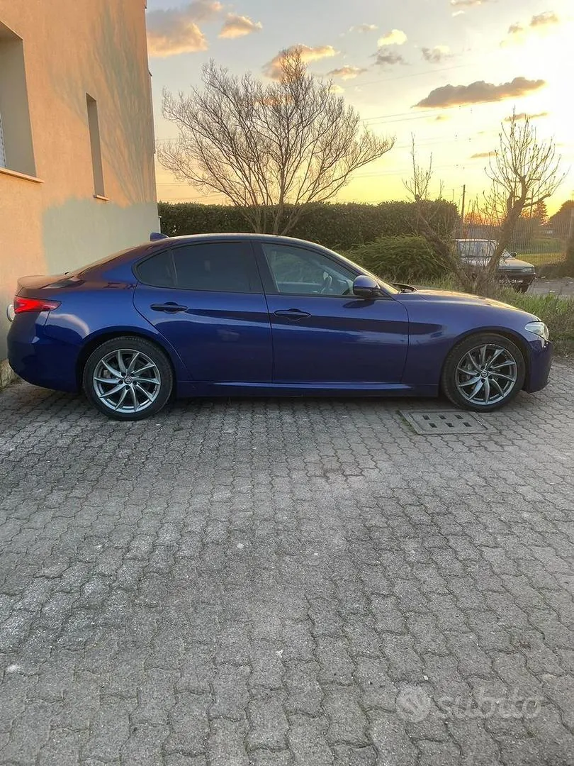 Alfa Romeo Giulia 2021 photo 3