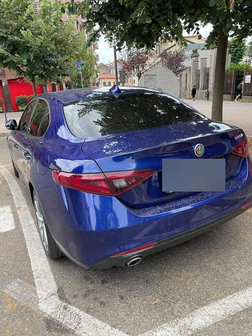 Alfa Romeo Giulia 2021 photo 2