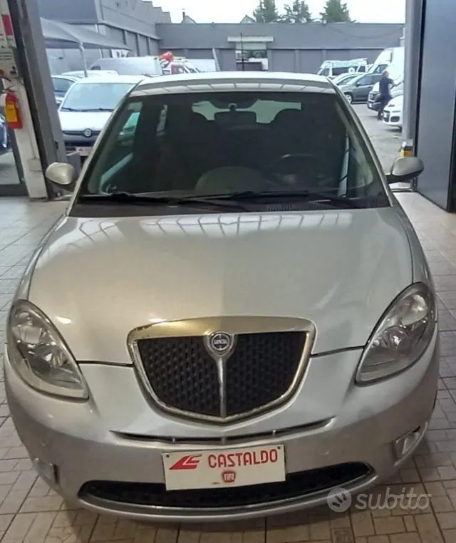 Lancia Ypsilon