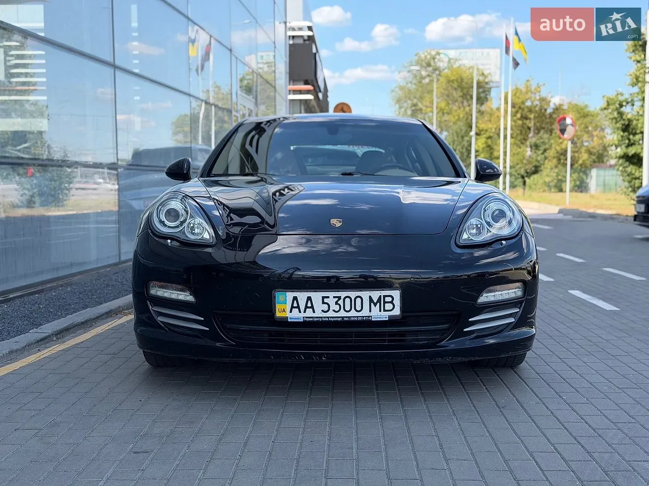 Porsche Panamera 2012 photo 2