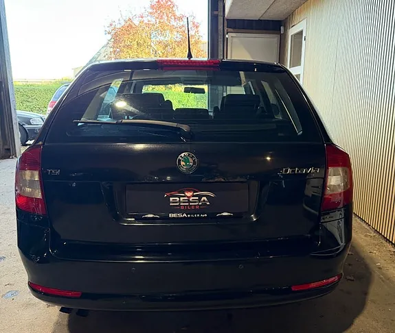 Skoda Octavia 2011 photo 3