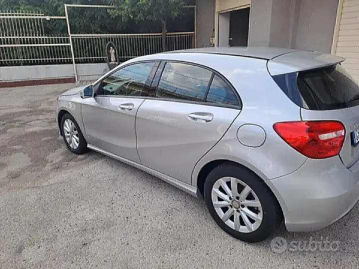 Mercedes-Benz A 160 2015 photo 4