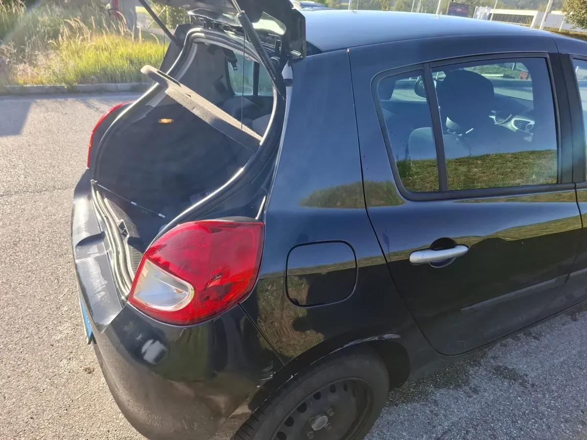 Renault Clio 2010 photo 3