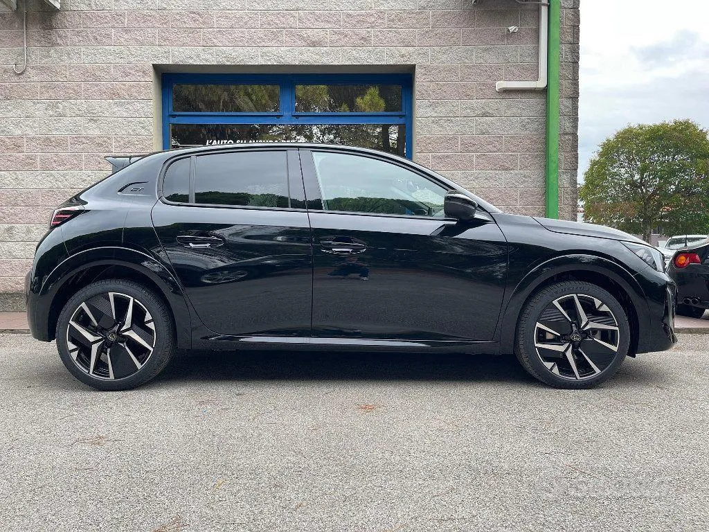 Peugeot 208 2025 photo 2